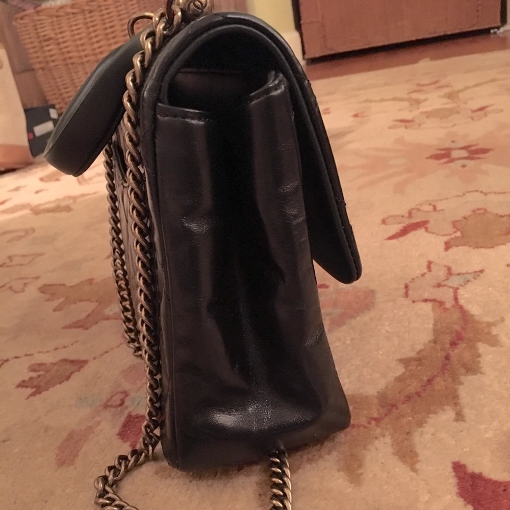 COPY - Chanel Flap bag with gold bar. - Picture 3 of 13